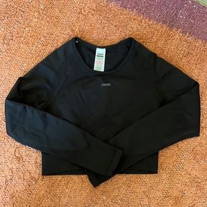 GYMSHARK BLACK CROPPED LONGSLEEVE